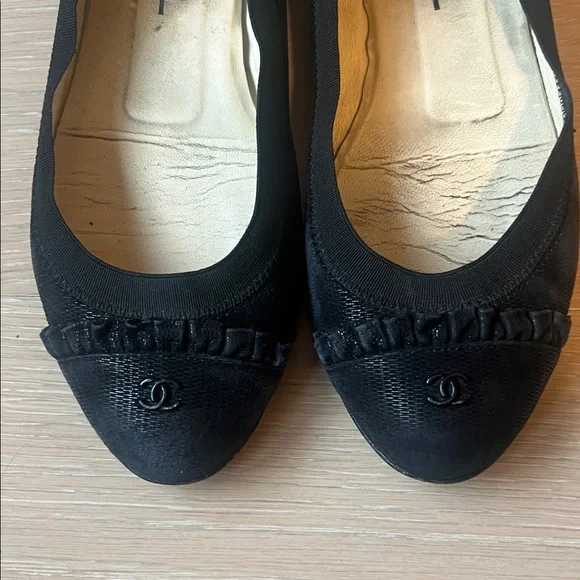 Chanel Black Flats with Logo Detail - Picture 2 of 6
